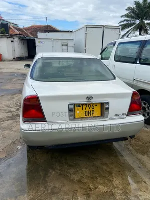 Toyota Crown Majesta 1999 White