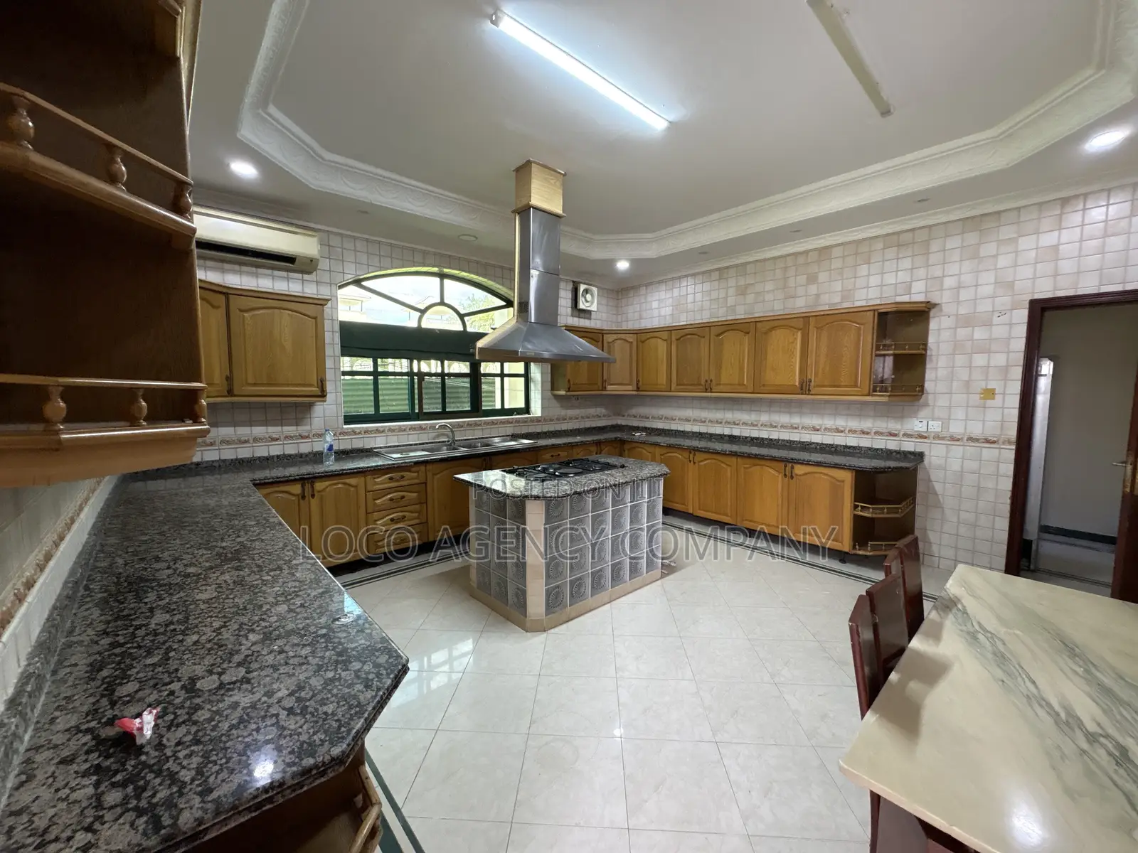 Furnished 4bdrm Villa in Trusted Real Estate, Oyster Bay for rent