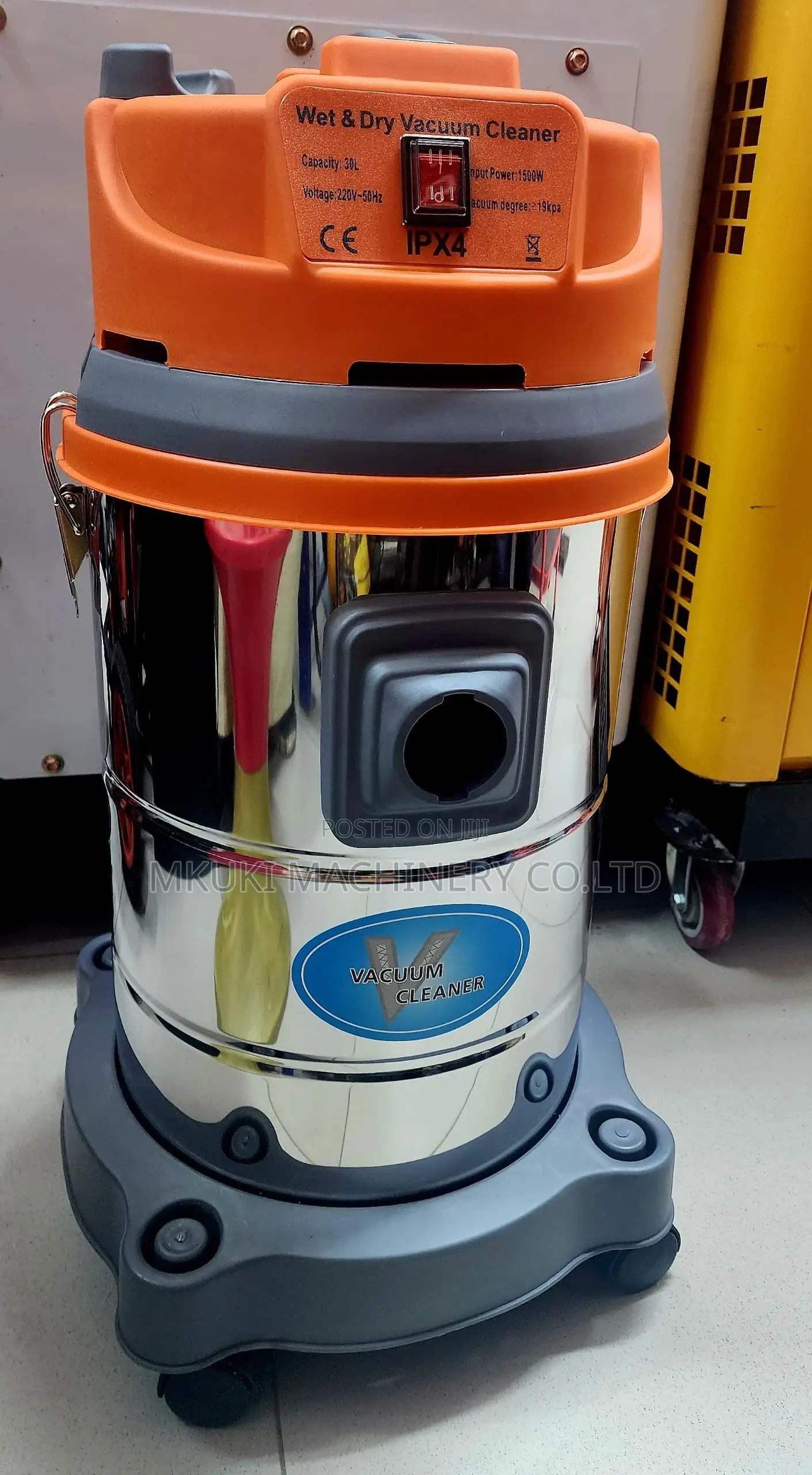 Dahfa Vaccum Cleaner 30liters Available