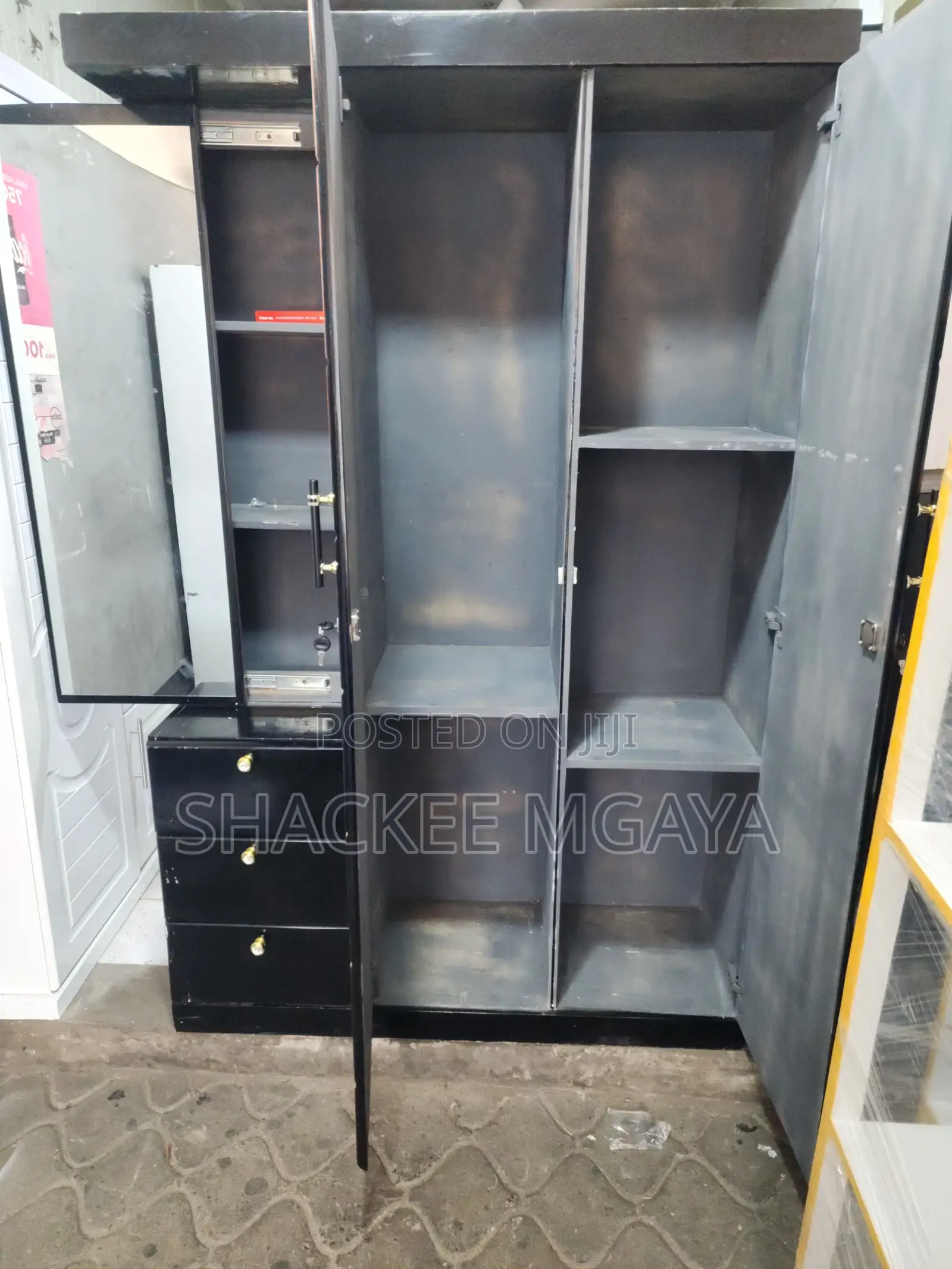 Kabati Black Used