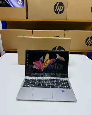 New Laptop HP 250 G10 8GB Intel Core I5 SSD 512GB