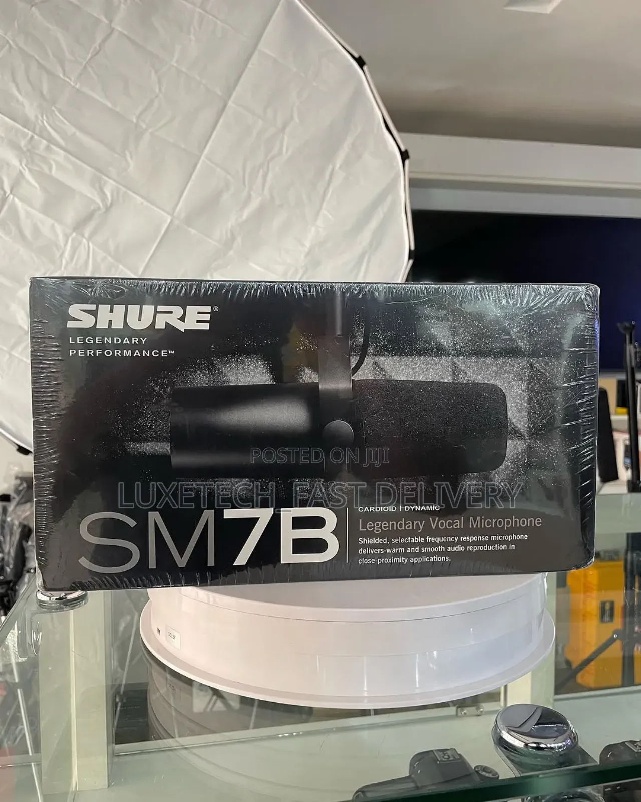 Shure Sm7b Microphone for Professional Audio Applications
