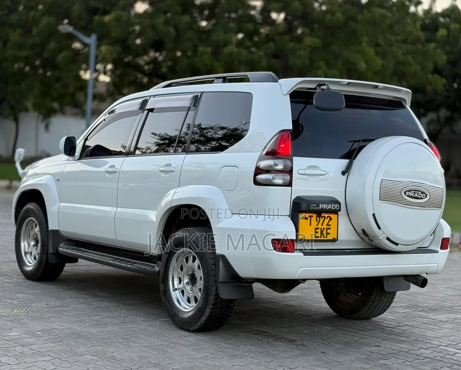 Toyota Land Cruiser Prado 2005 White