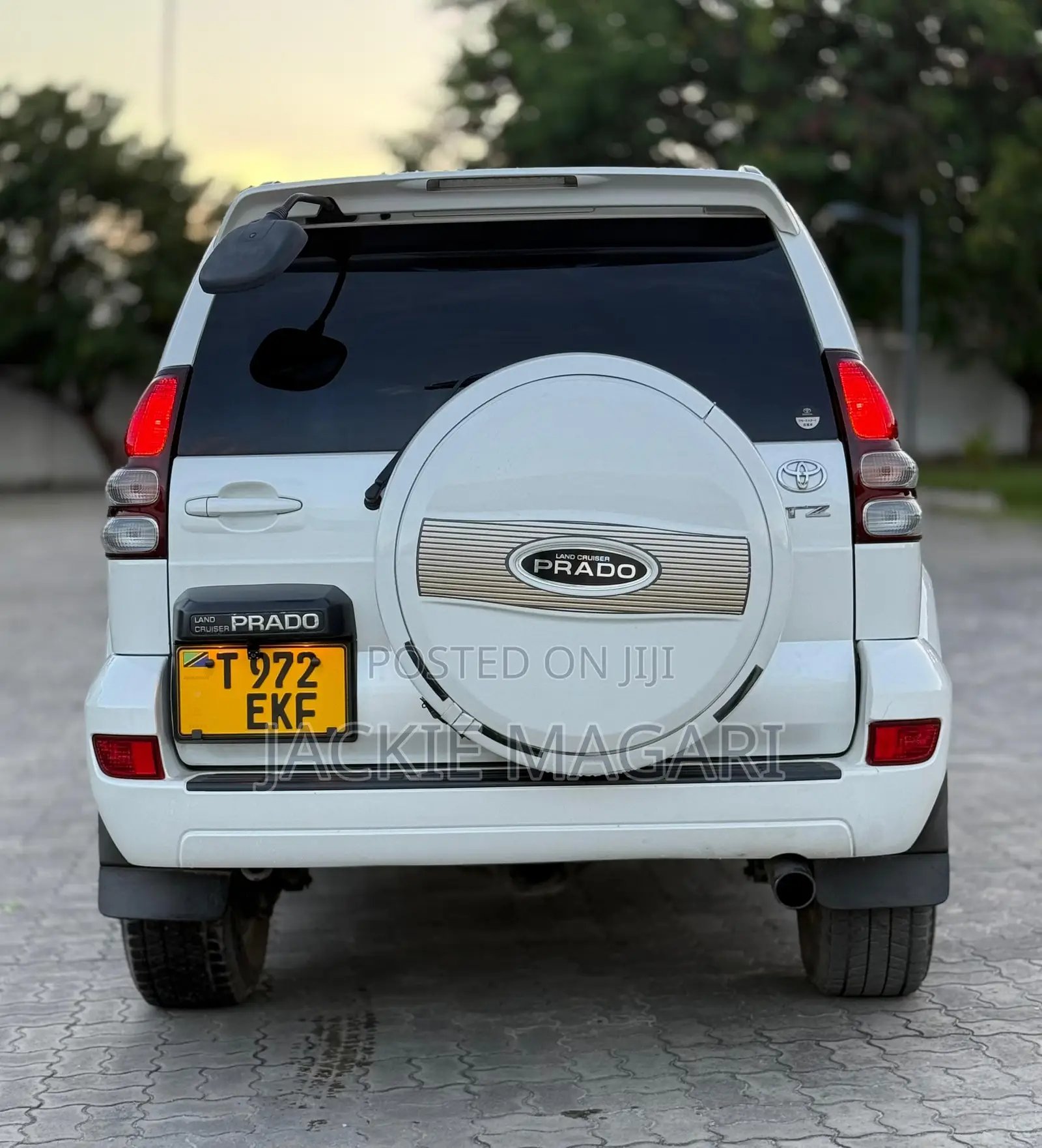 Toyota Land Cruiser Prado 2005 White