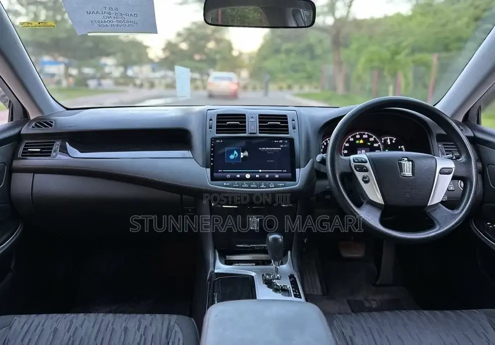 Toyota Crown 2010 White