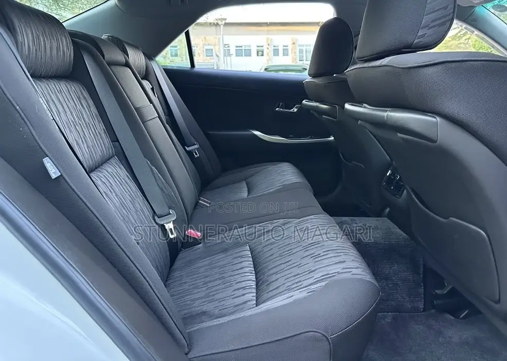 Toyota Crown 2010 White