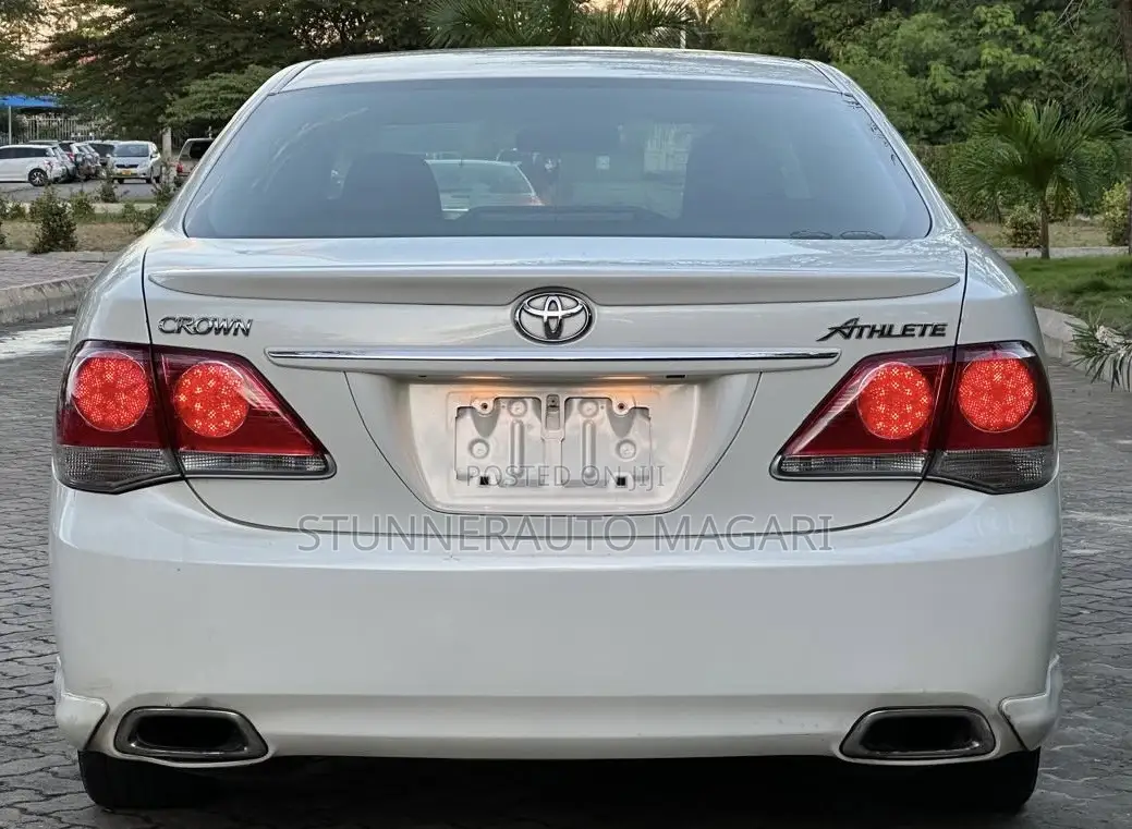 Toyota Crown 2010 White