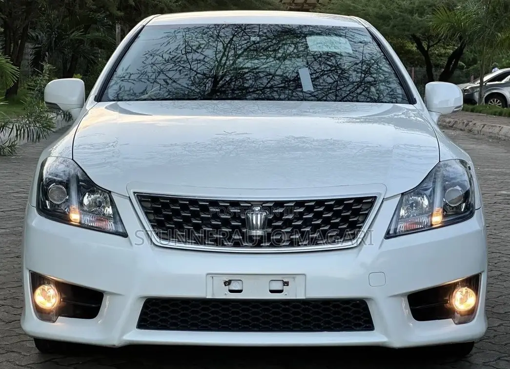 Toyota Crown 2010 White