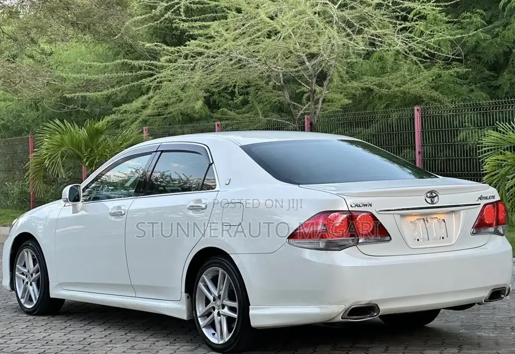 Toyota Crown 2010 White