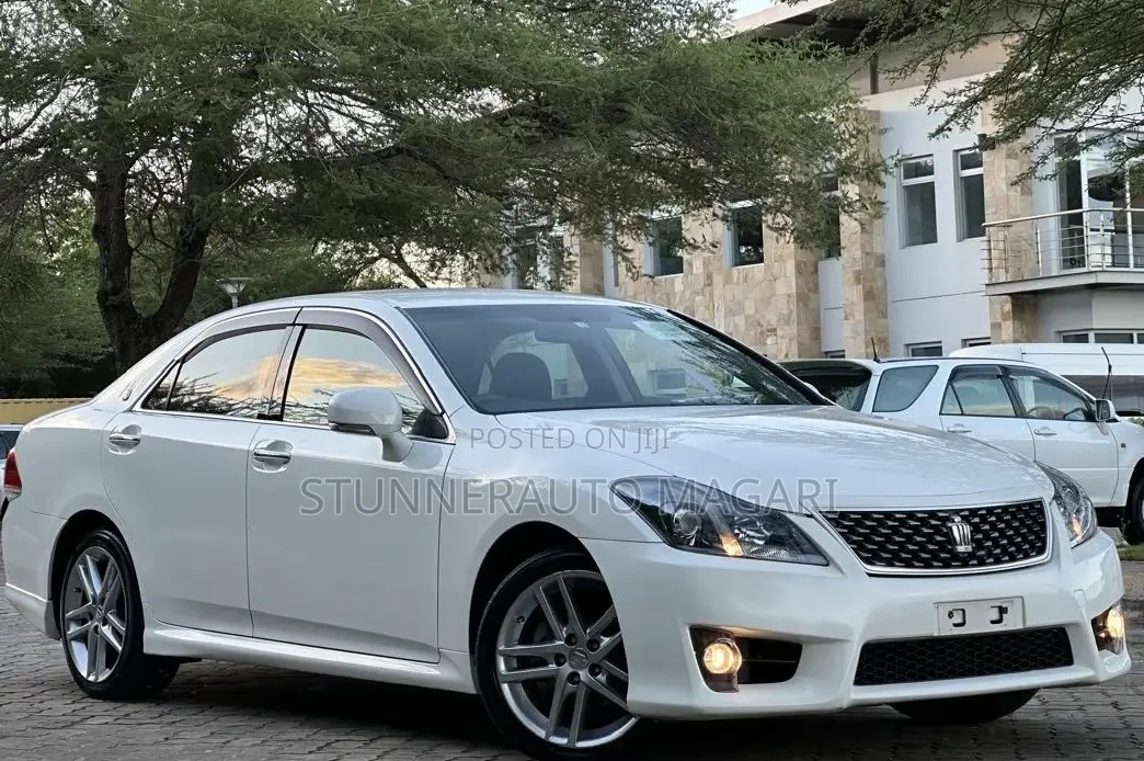 Toyota Crown 2010 White