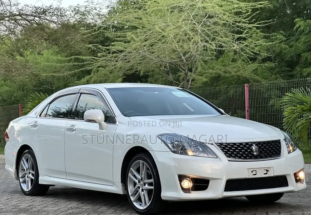 Toyota Crown 2010 White