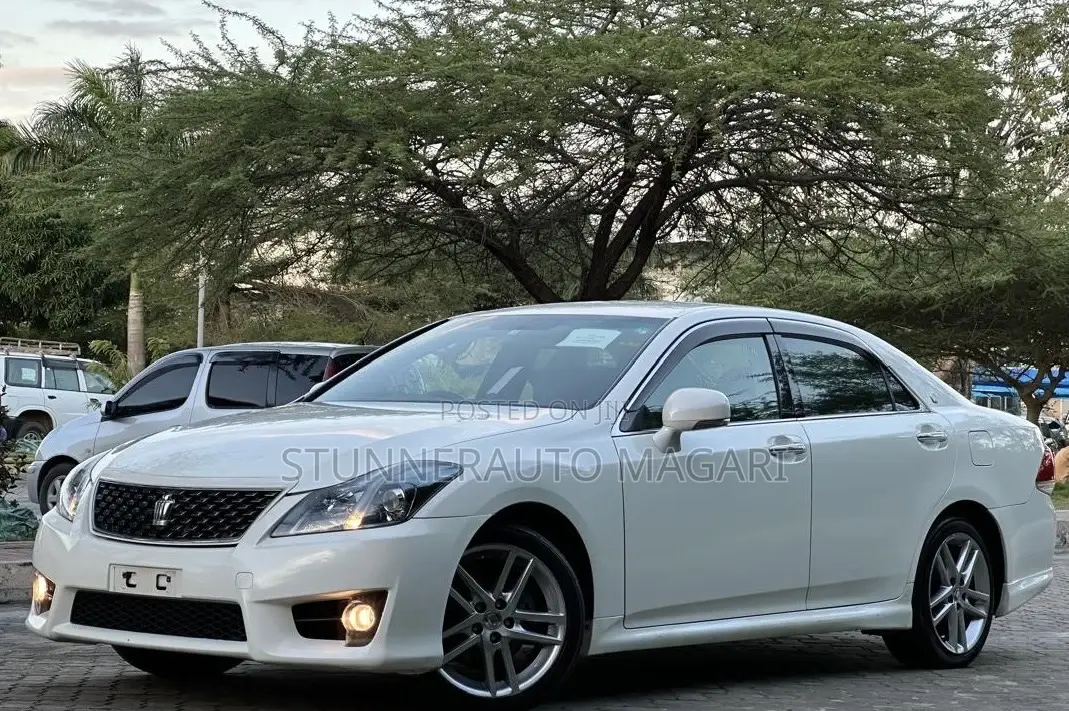 Toyota Crown 2010 White