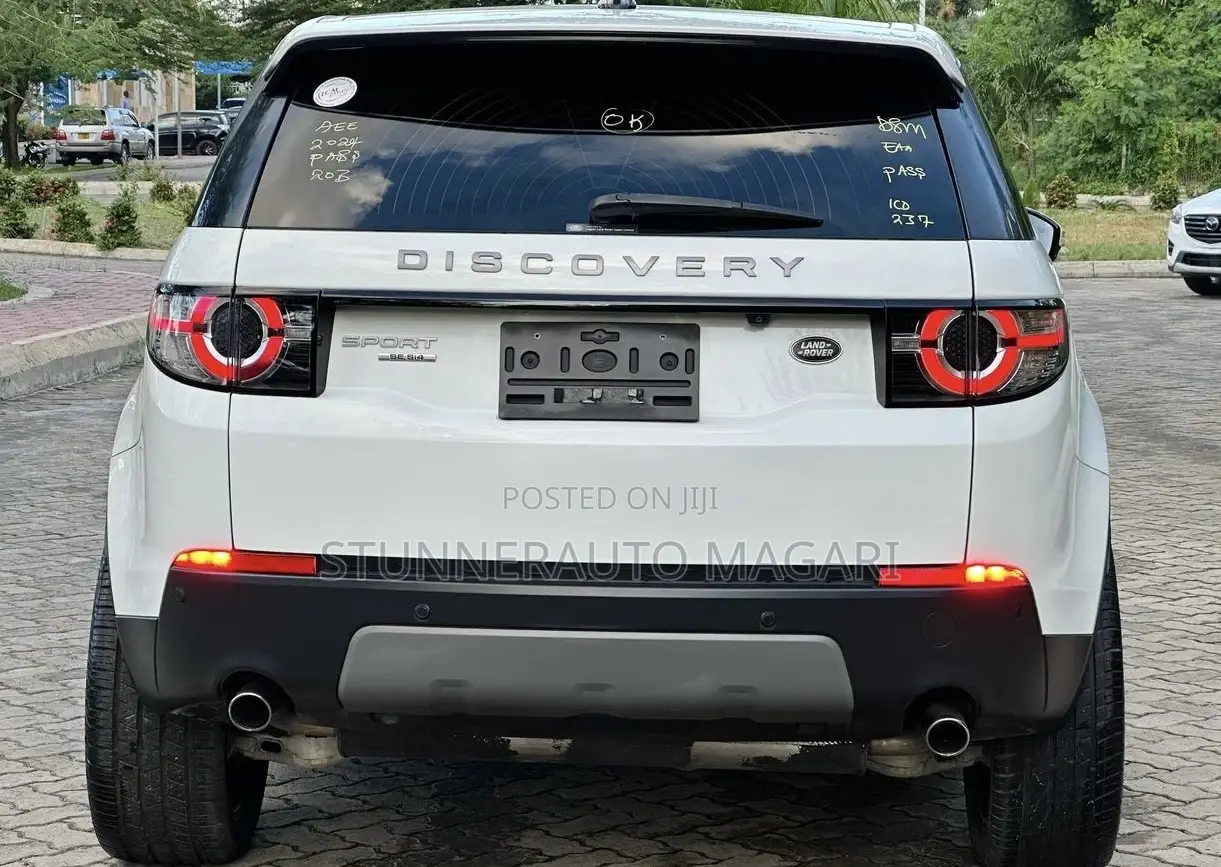 Land Rover Discovery Sport 2016 White