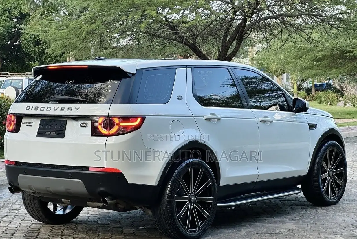 Land Rover Discovery Sport 2016 White