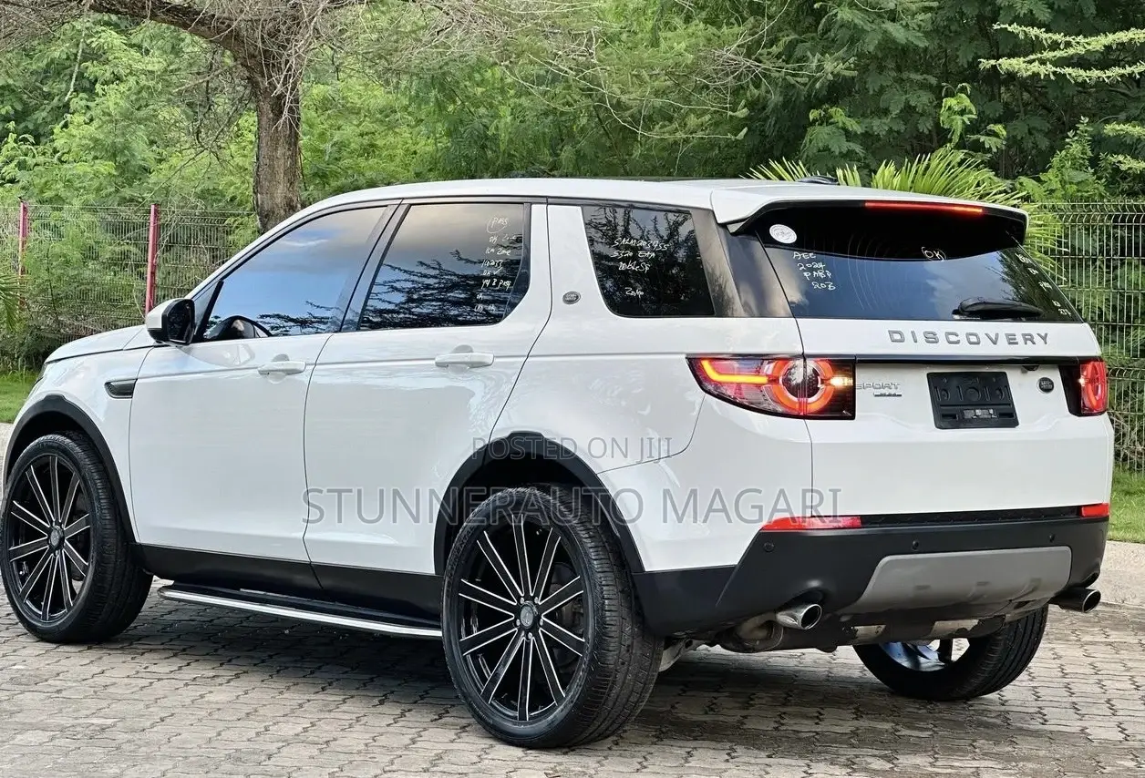 Land Rover Discovery Sport 2016 White
