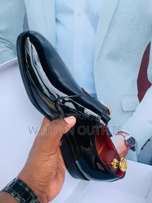 Smartly and Smoothly Plain Surface Shoes/Surface