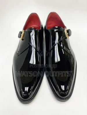 Smartly and Smoothly Plain Surface Shoes/Surface