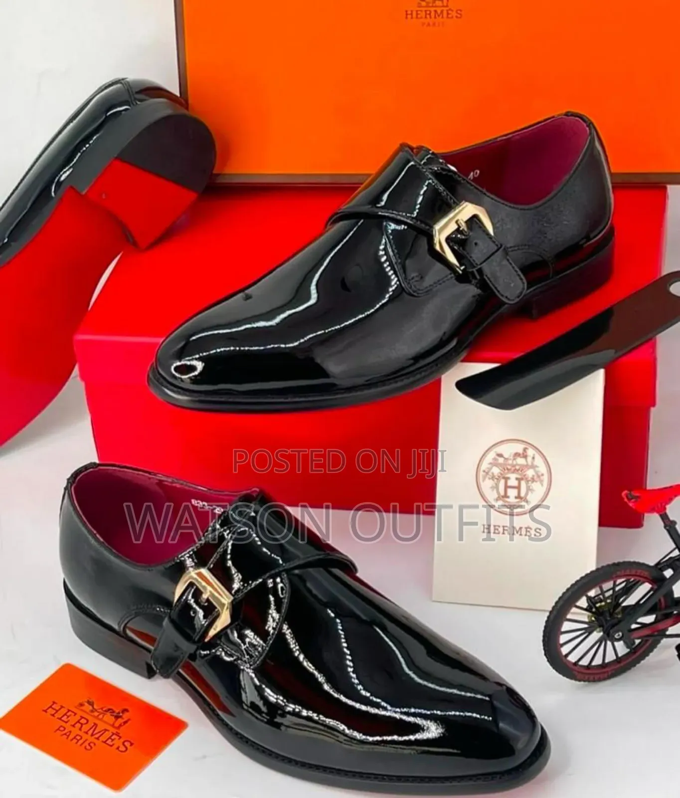 Smartly and Smoothly Plain Surface Shoes/Surface