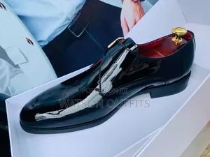 Smartly and Smoothly Plain Surface Shoes/Surface