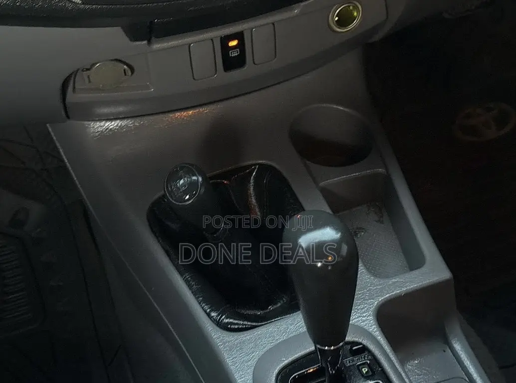 Toyota Hilux 2006 Silver