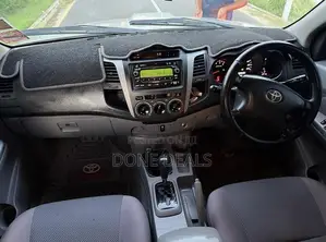 Toyota Hilux 2006 Silver