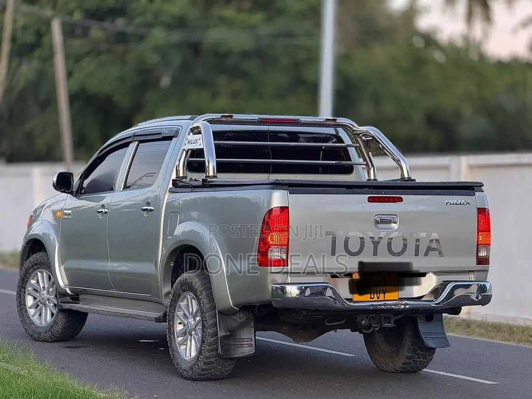 Toyota Hilux 2006 Silver