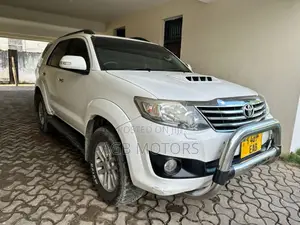 Toyota Fortuner 2015 White