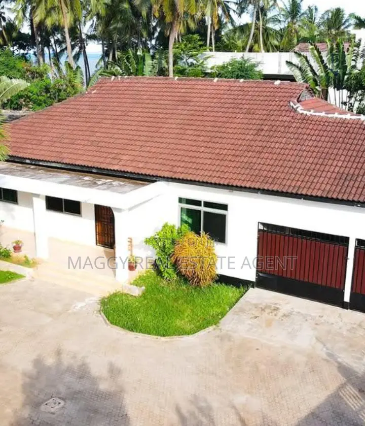 8bdrm Bungalow in Kidimbwi, Mbezi Beach for sale