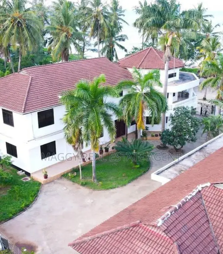 8bdrm Bungalow in Kidimbwi, Mbezi Beach for sale