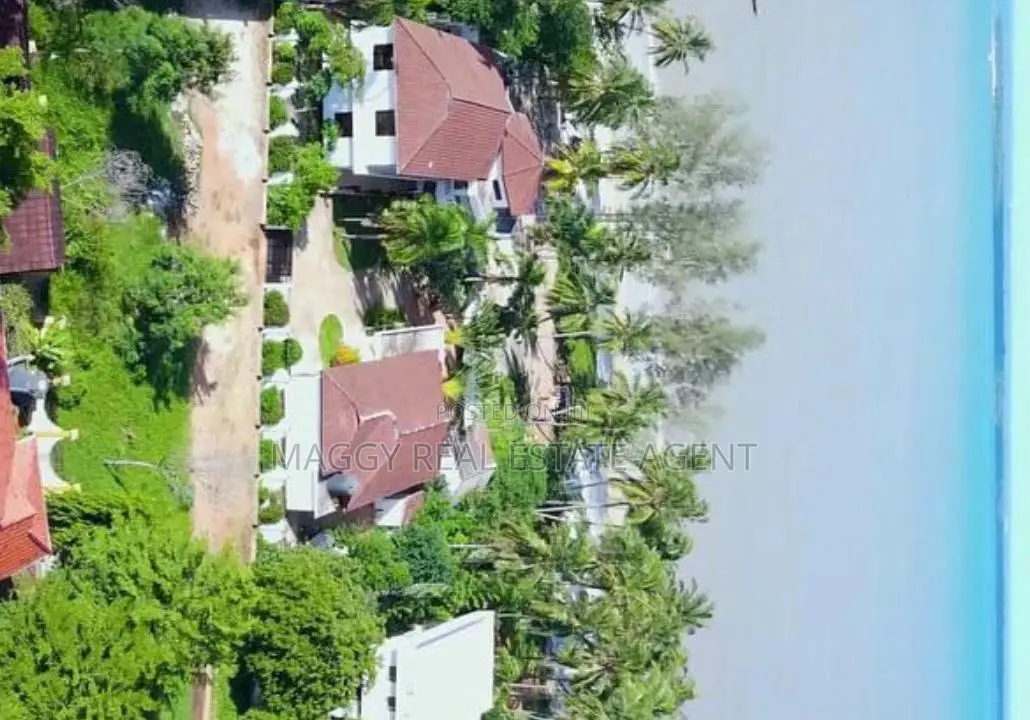 8bdrm Bungalow in Kidimbwi, Mbezi Beach for sale