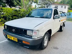 Photo - Toyota Hilux 2.5 Cab 2005 White
