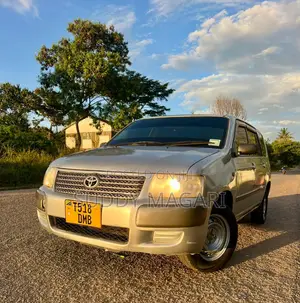 Photo - Toyota Succeed 2004 Silver