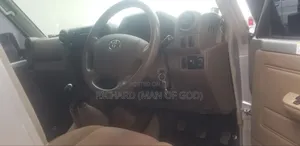 Toyota Land Cruiser 2015 Silver