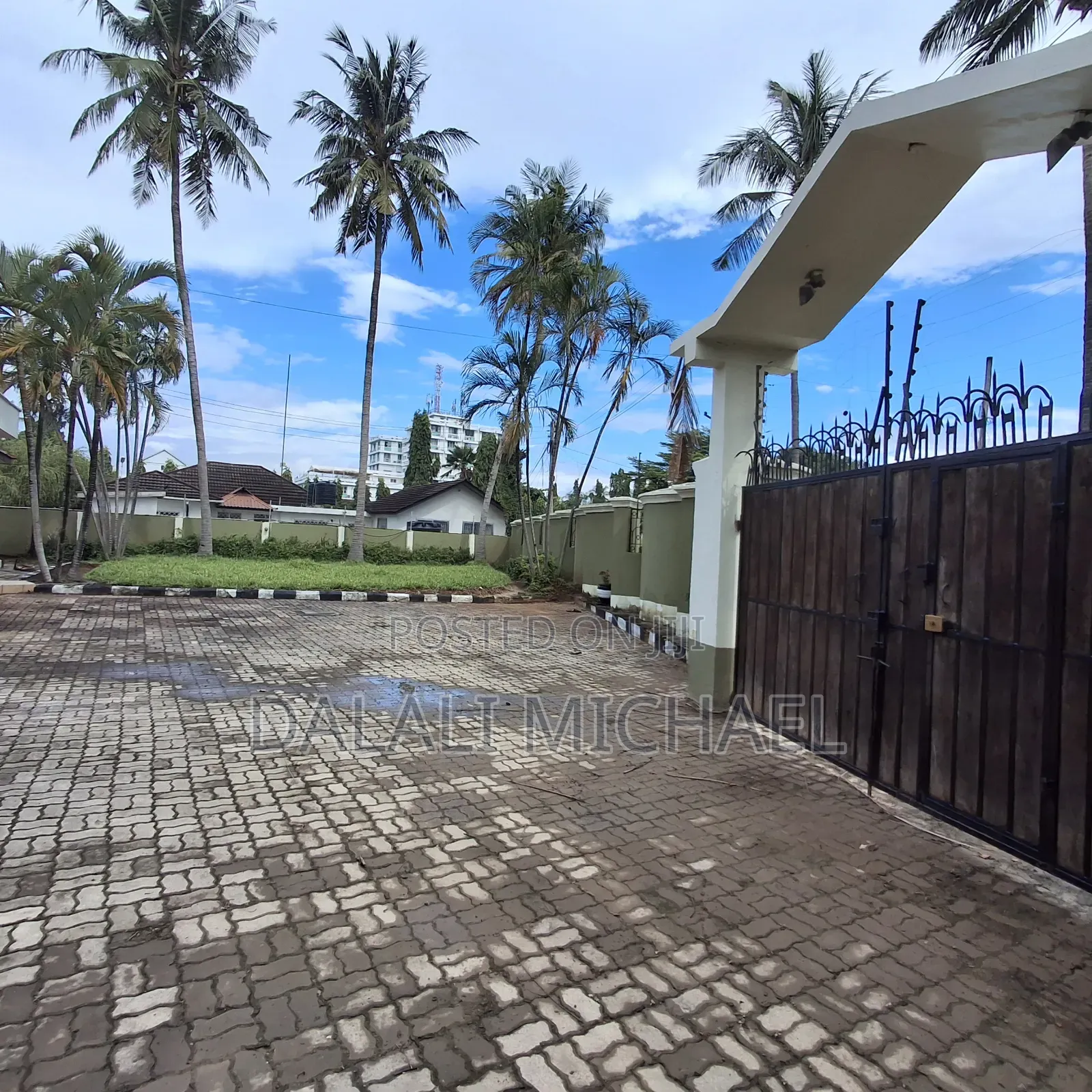 4bdrm House in Mikocheni for sale