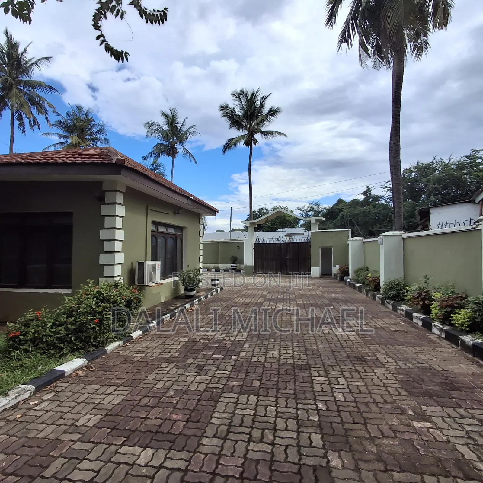 4bdrm House in Mikocheni for sale