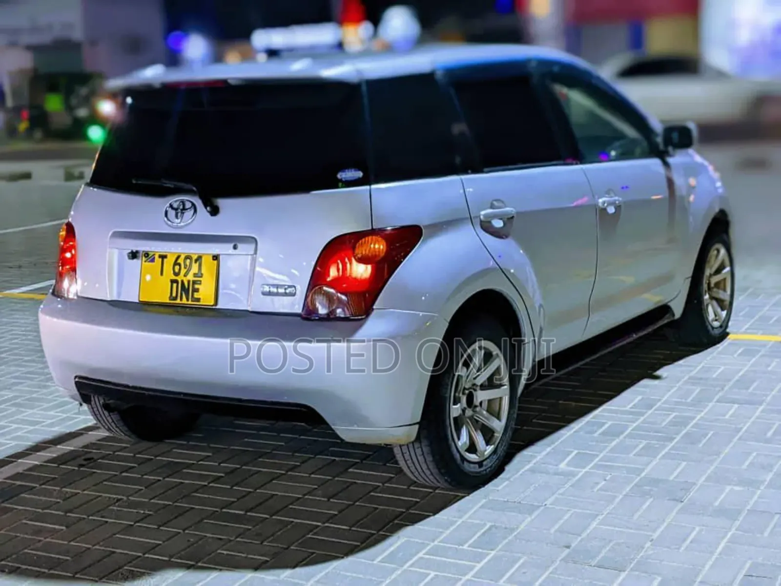Toyota IST 2002 Silver