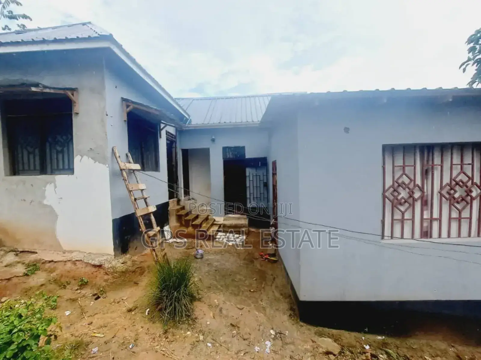 4bdrm Apartment in Mbezi Kwa Msuguri, Kinondoni for sale