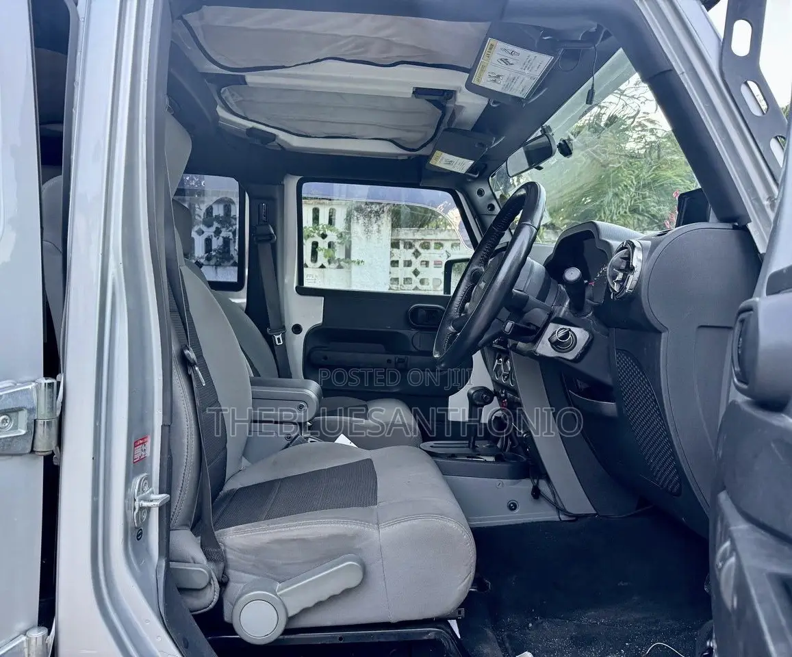 Jeep Wrangler 2010 Silver