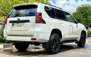Toyota Land Cruiser Prado 2023 Pearl