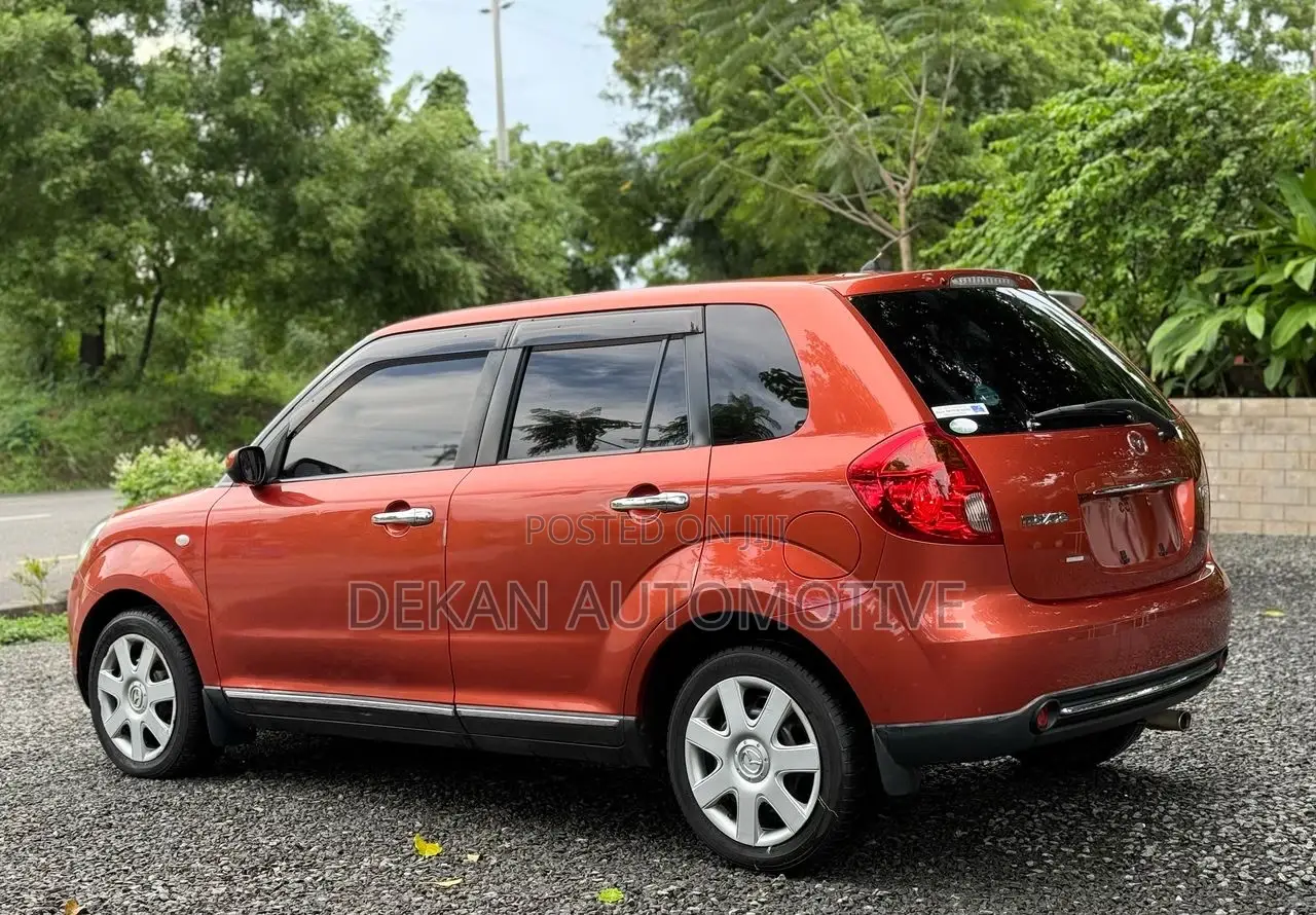 Mazda Verisa 2009 Orange
