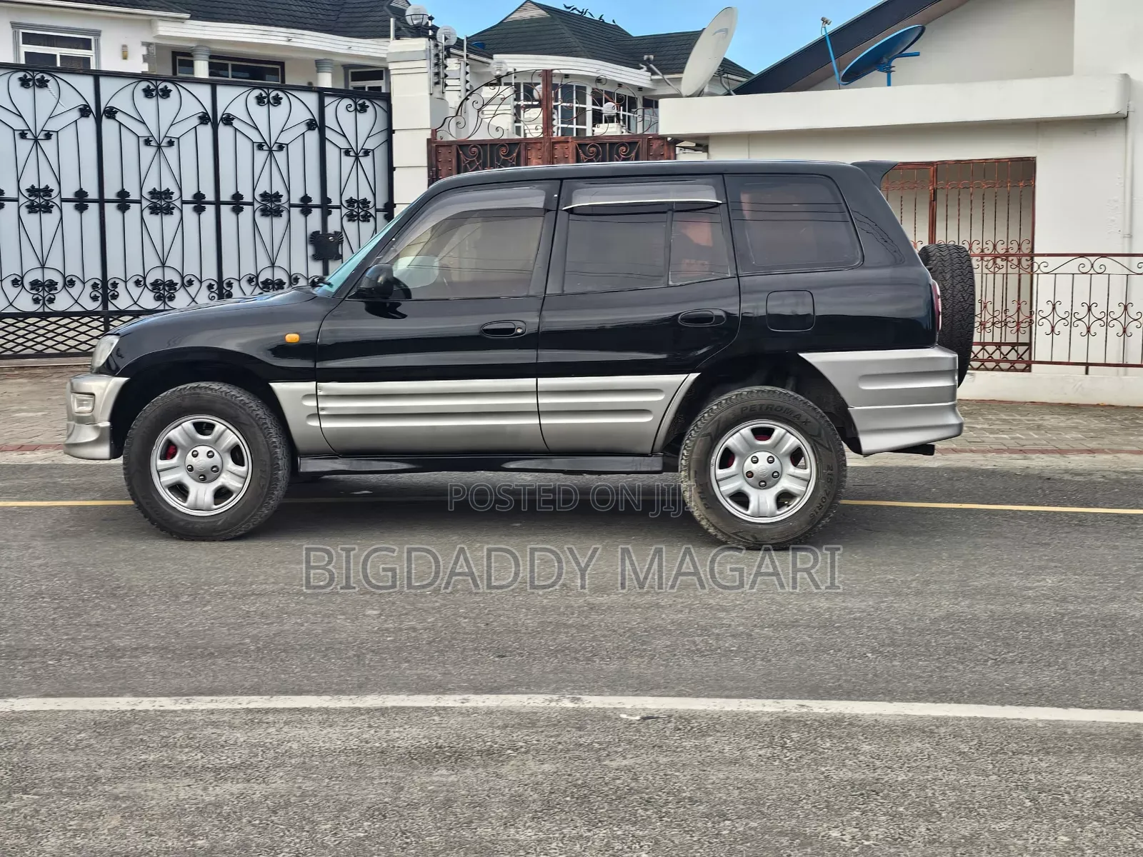 Toyota RAV4 1999 Black