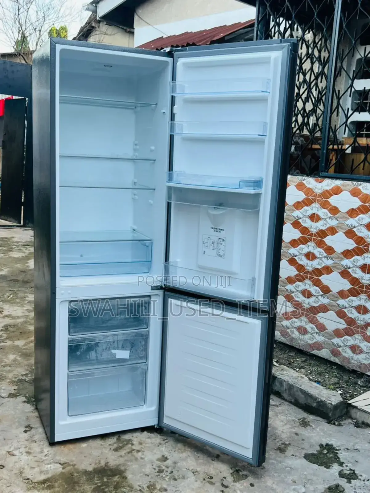 Hisense Fridge 270l Ina Water Dispenser (Used)