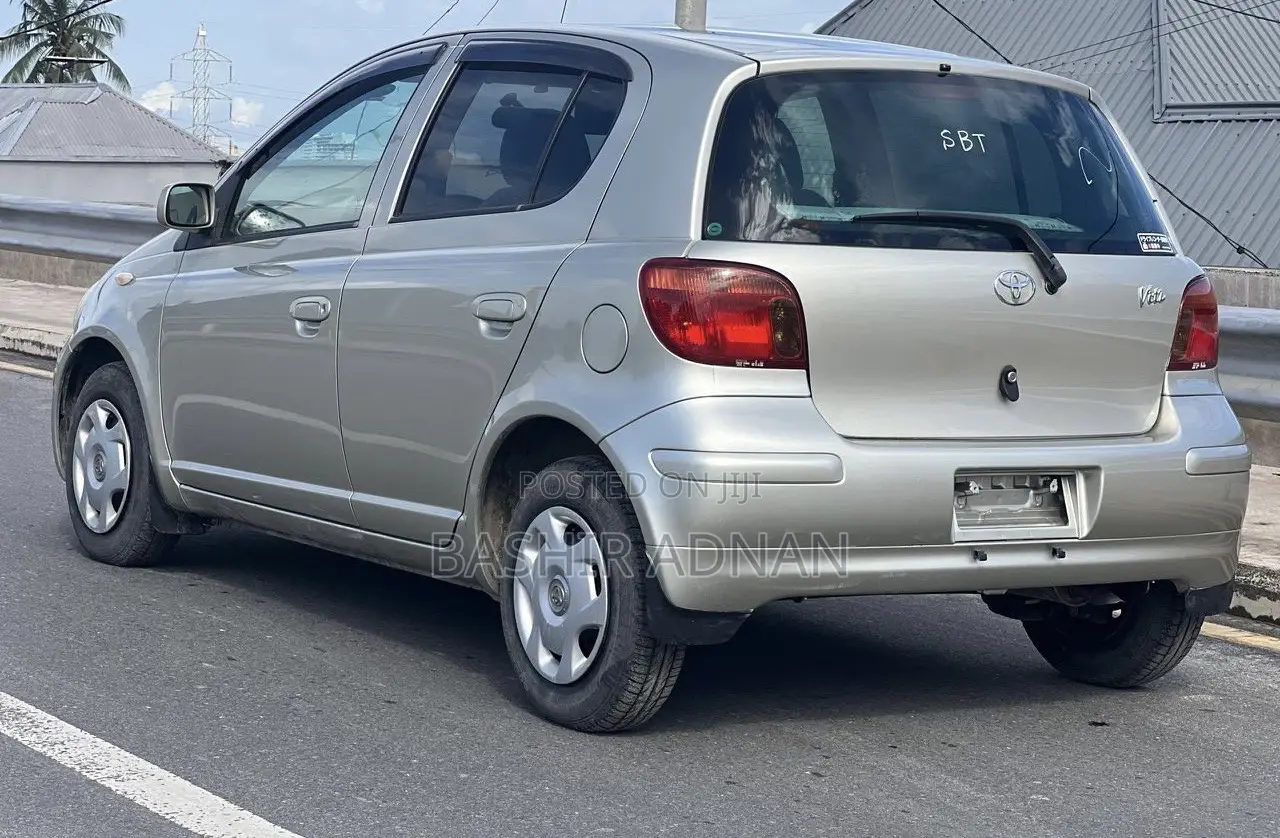 Toyota Vitz 1.3 FWD 3dr 2002 Silver