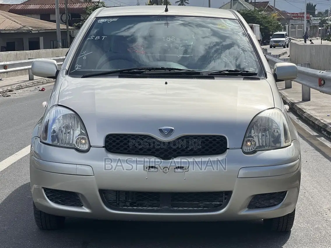 Toyota Vitz 1.3 FWD 3dr 2002 Silver