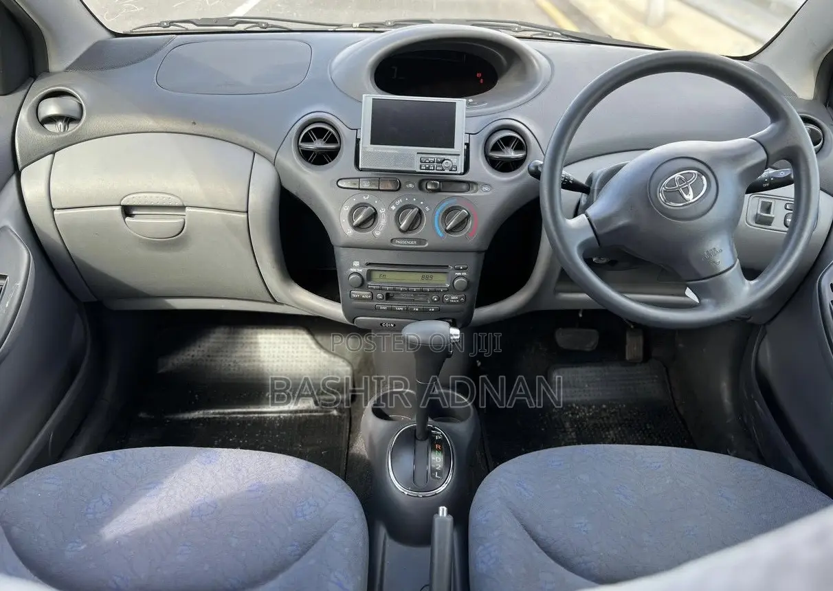 Toyota Vitz 1.3 FWD 3dr 2002 Silver