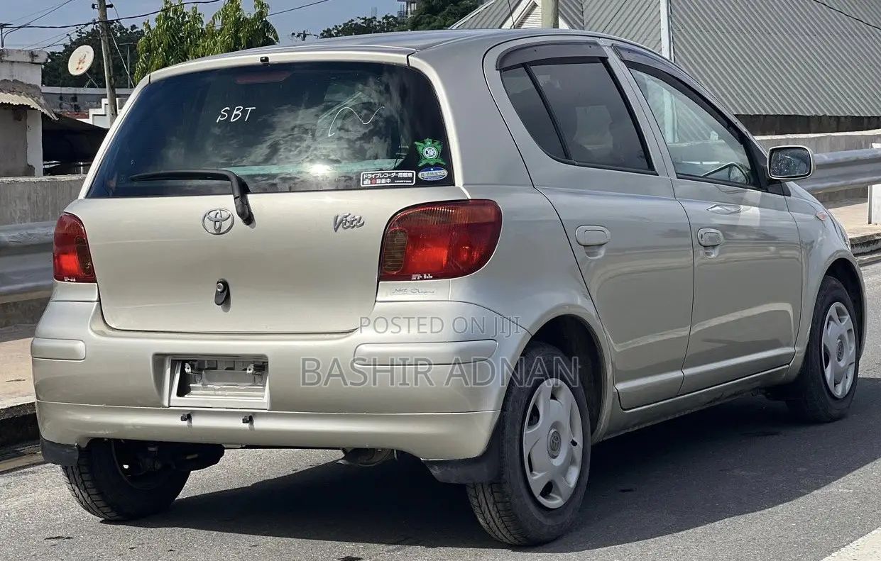 Toyota Vitz 1.3 FWD 3dr 2002 Silver
