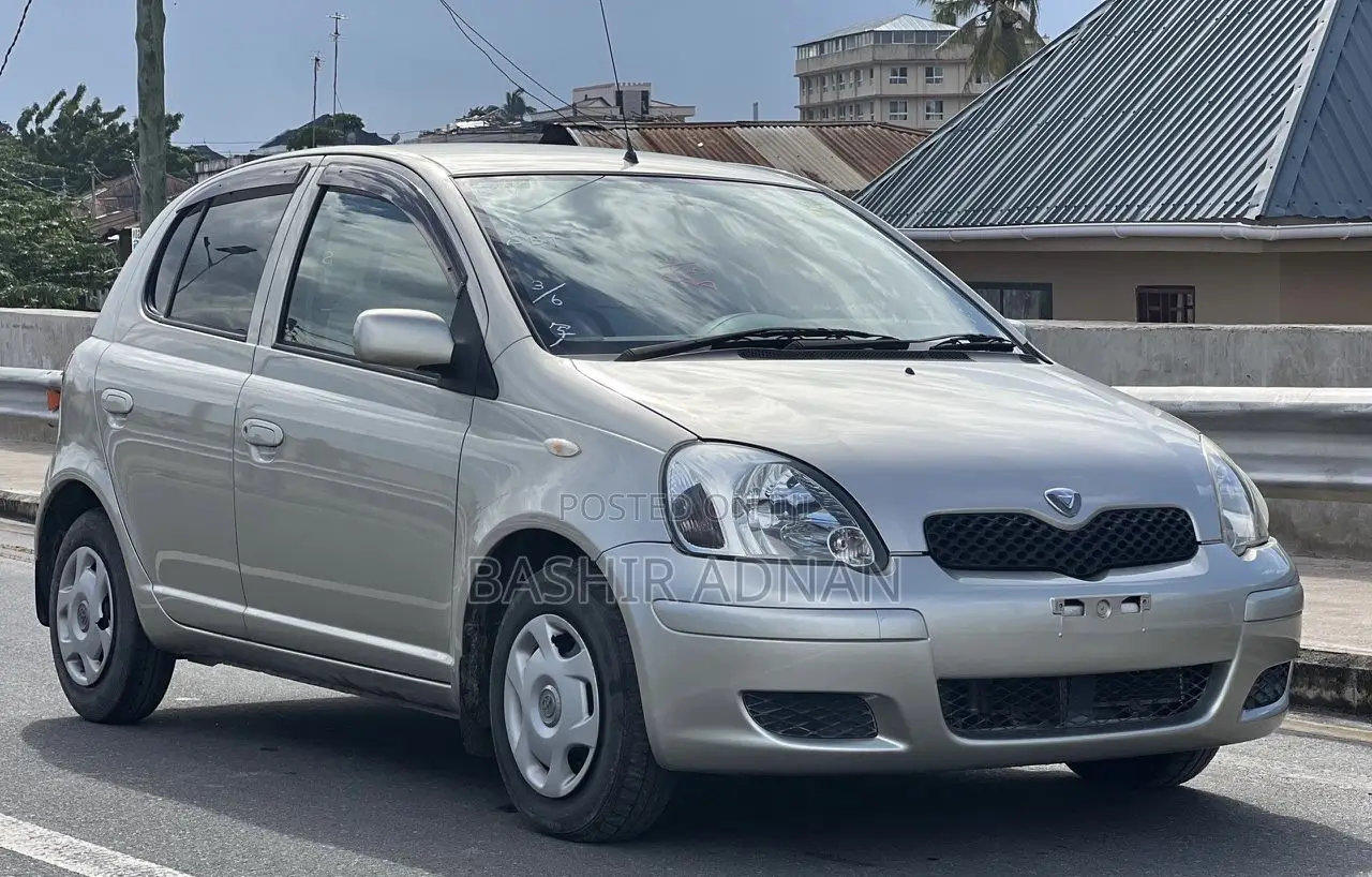 Toyota Vitz 1.3 FWD 3dr 2002 Silver