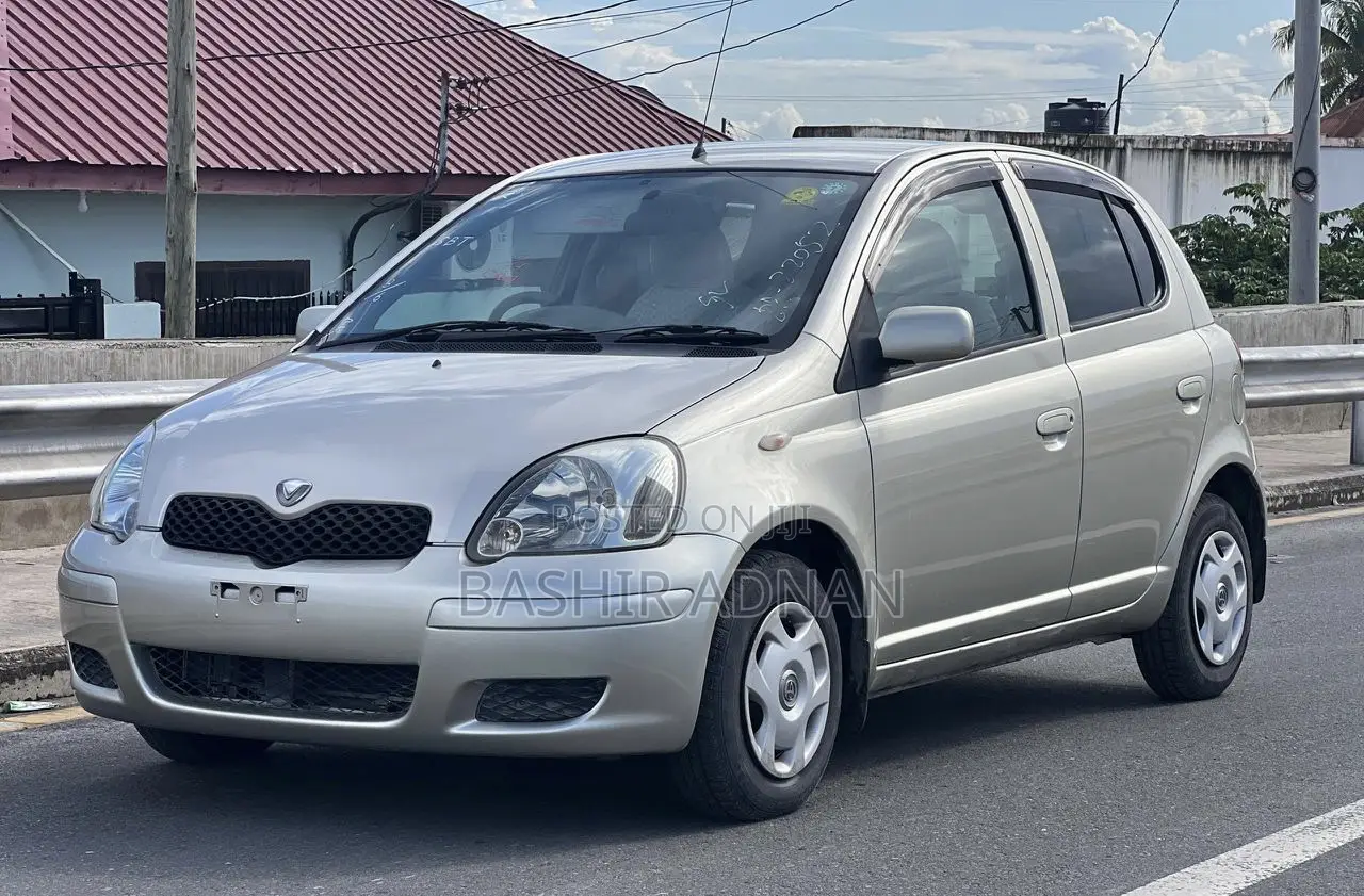 Toyota Vitz 1.3 FWD 3dr 2002 Silver