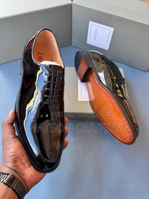 Exceptionally and Totally Shiny Leather Materials Shoes