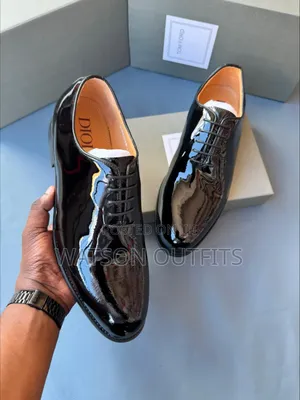Exceptionally and Totally Shiny Leather Materials Shoes